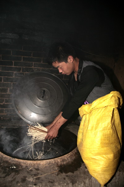 老鼠钻进风箱里